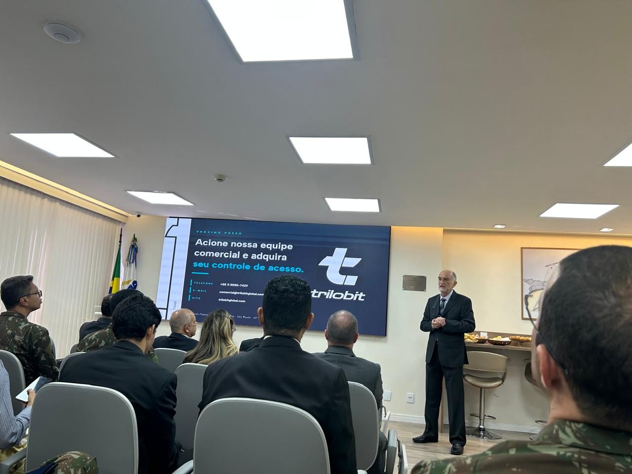 Apresentação da Trilobit Global para os alunos da ECEME